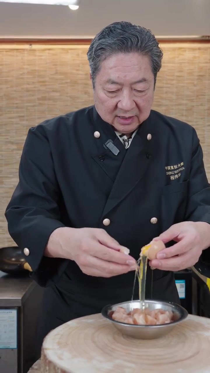 「宫保鸡丁」鲁菜版的宫保鸡丁好像越来越少见了