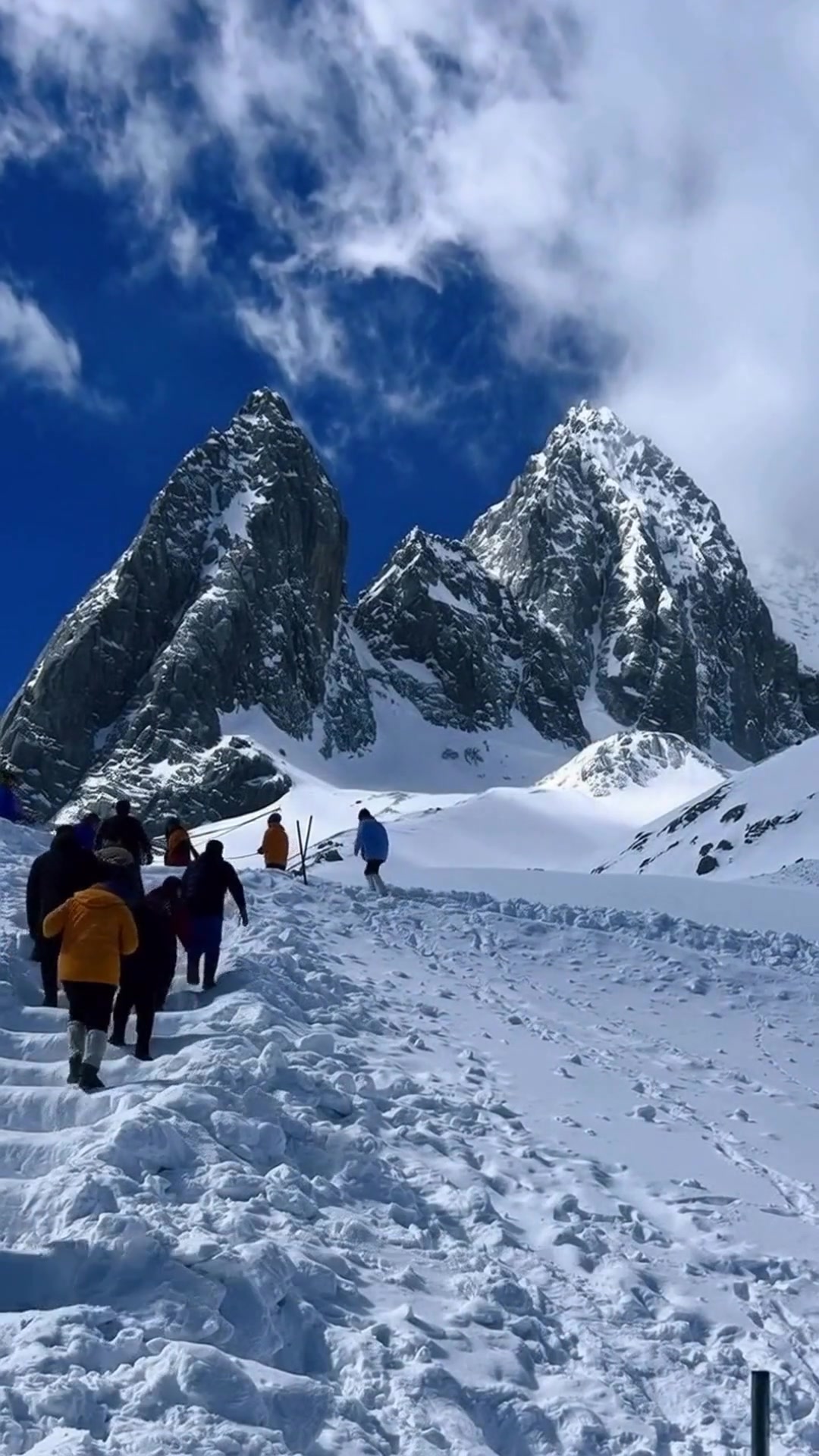 玉龙雪山山顶0°C?这份温度攻略让你玩得暖又爽!