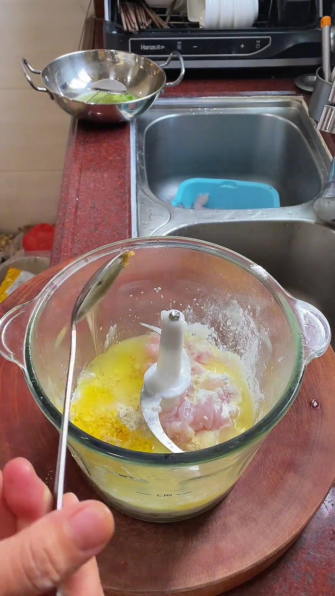 这样做的鱼肉丸子无骨，宝宝能放心吃，香！