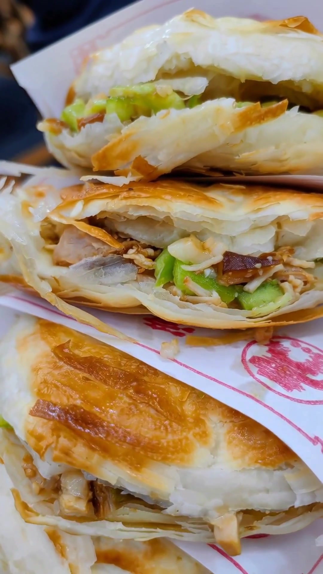 西安这家肉夹馍店,电视台都抢着报,味道绝了但环境服务却遭吐槽!