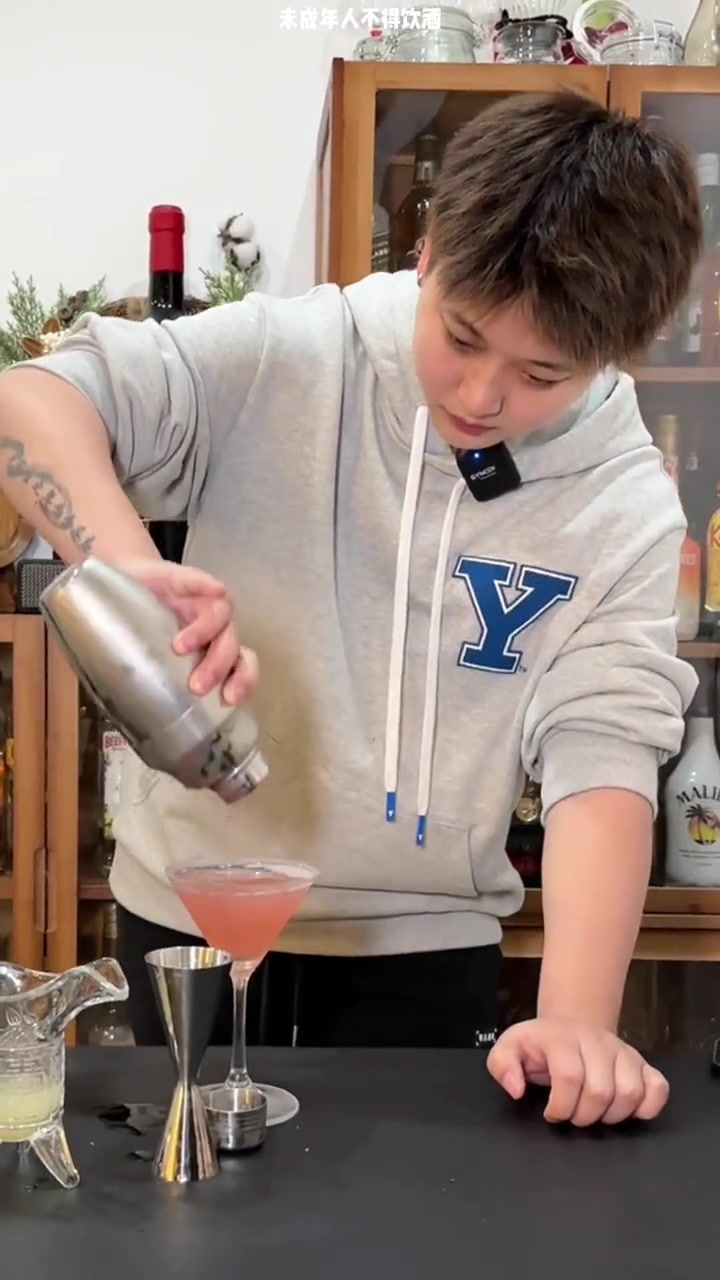 经典鸡尾酒“大都会”
