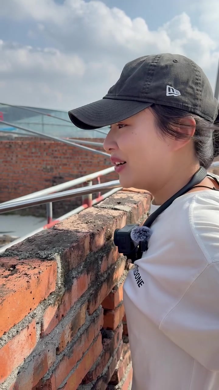 体验最危险职业：鳄鱼饲养员