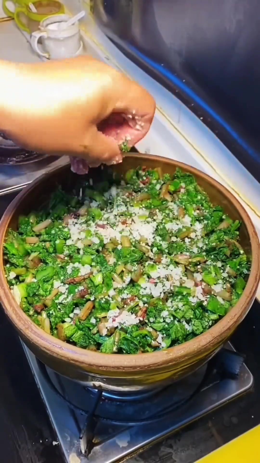 这样腌萝卜缨咸菜翠绿不长白毛,一天三顿吃不够