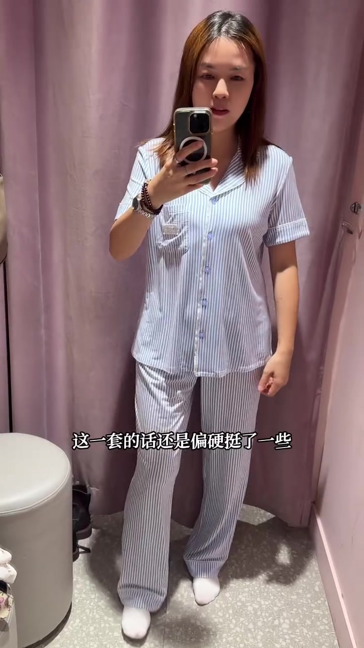 跟姐妹去尖沙咀换包