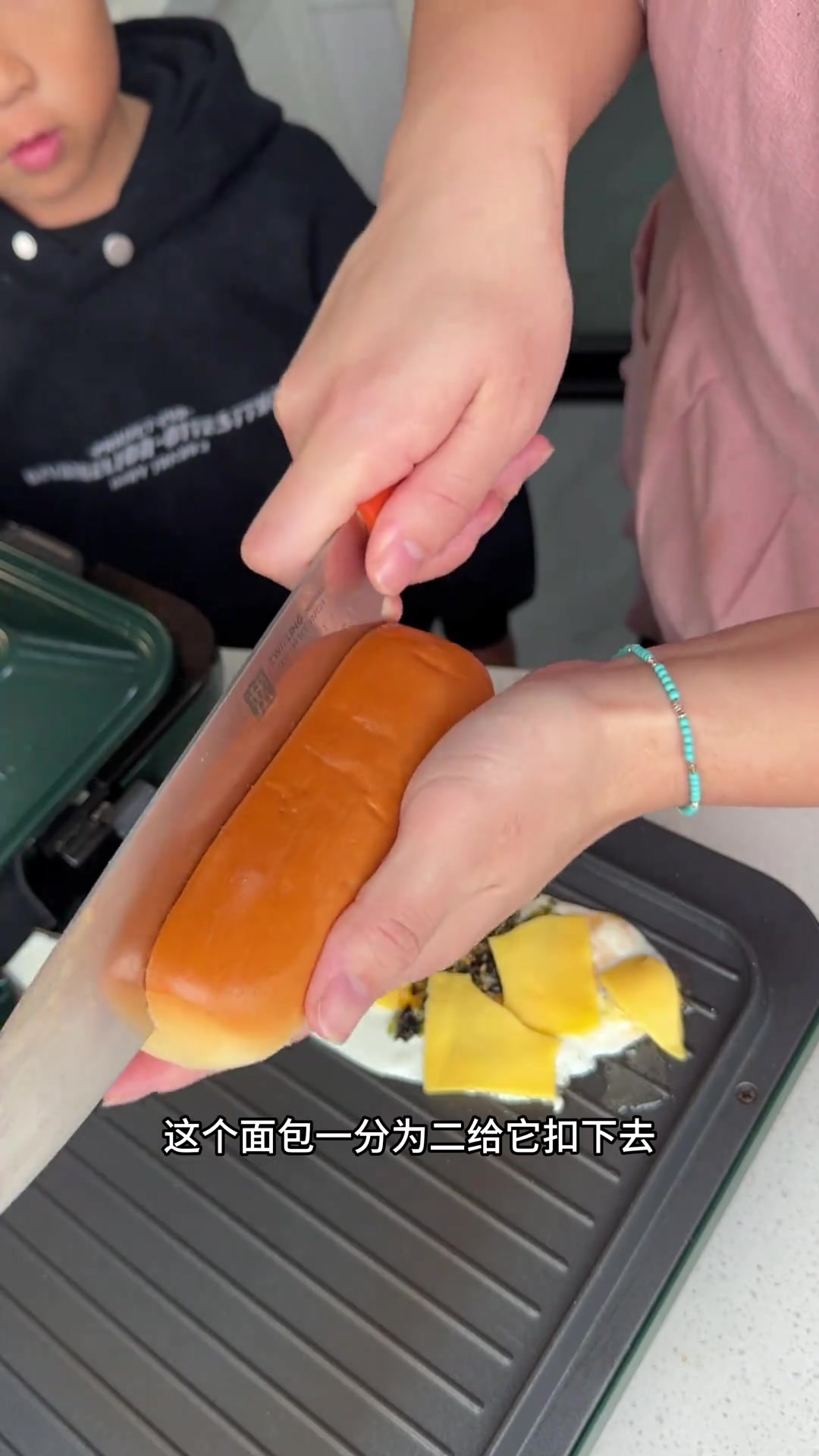 用电饼铛十分钟做三合一早饭，全家口味都满足！