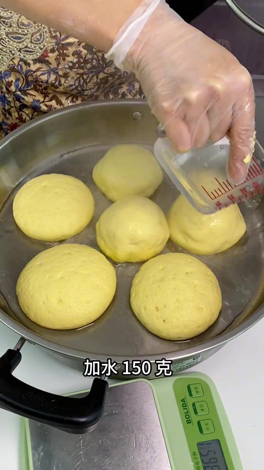 金黄酥脆又蓬松暄软的锅贴饼子教程来啦