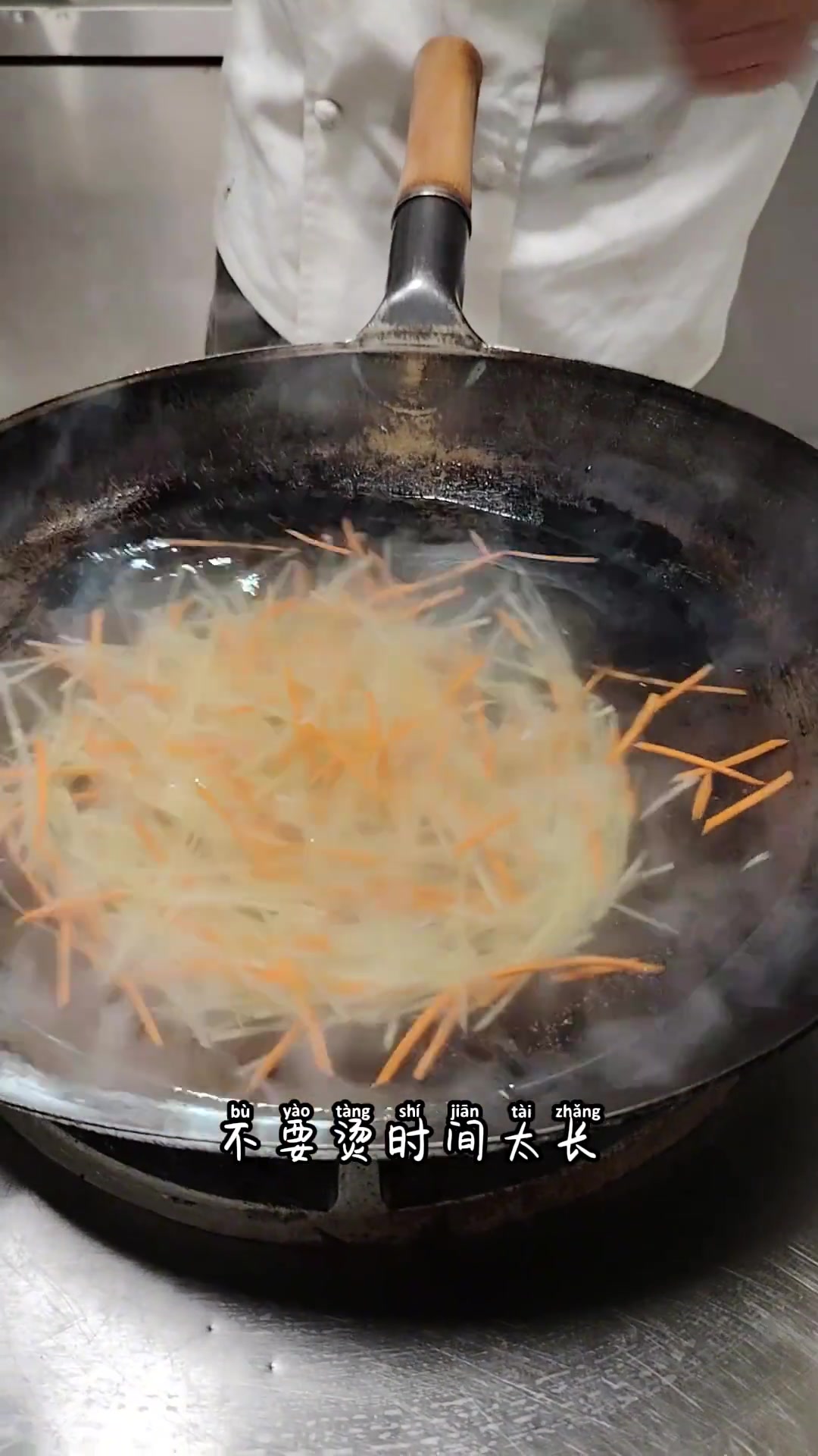 东北山野菜大叶芹拌土豆丝，真材实料超好吃！