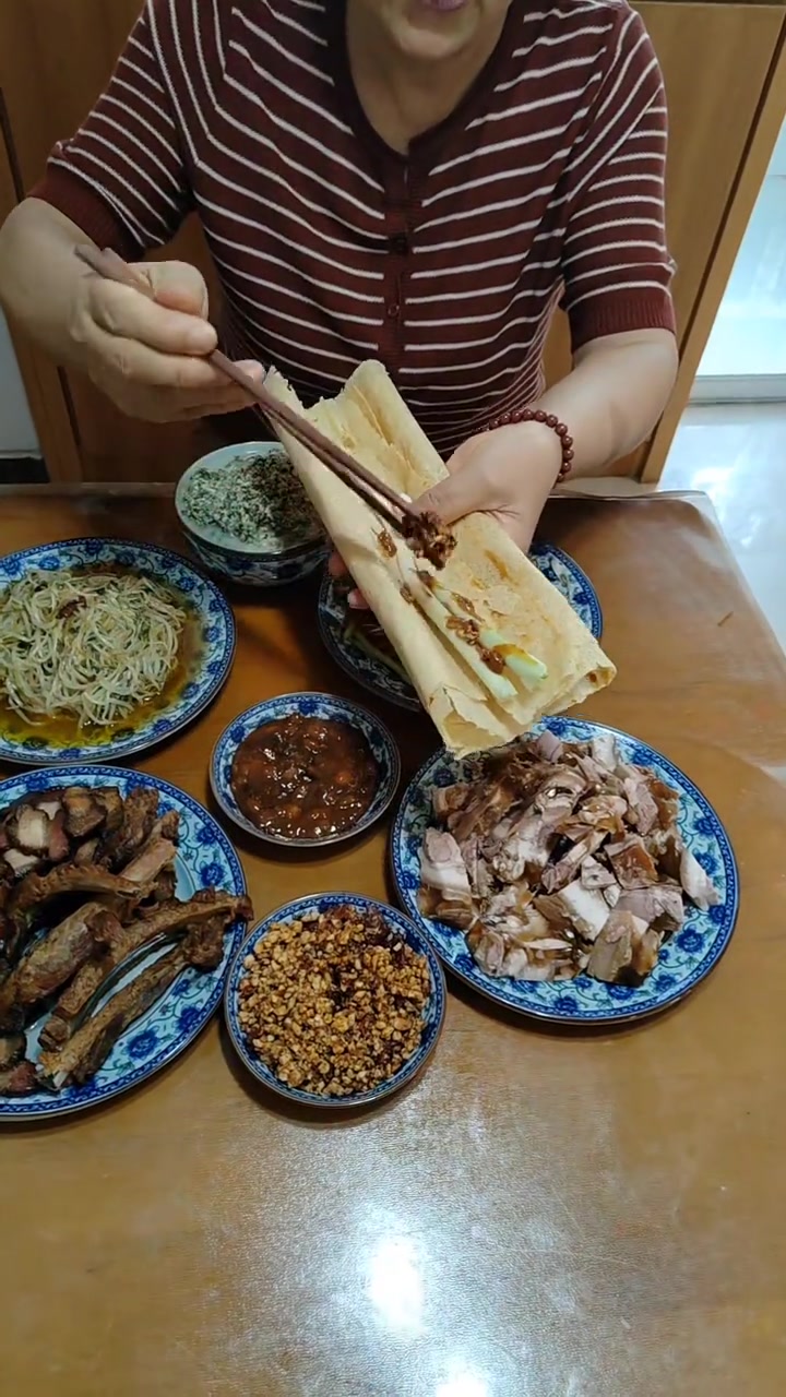 煎饼卷大葱,味道超好吃