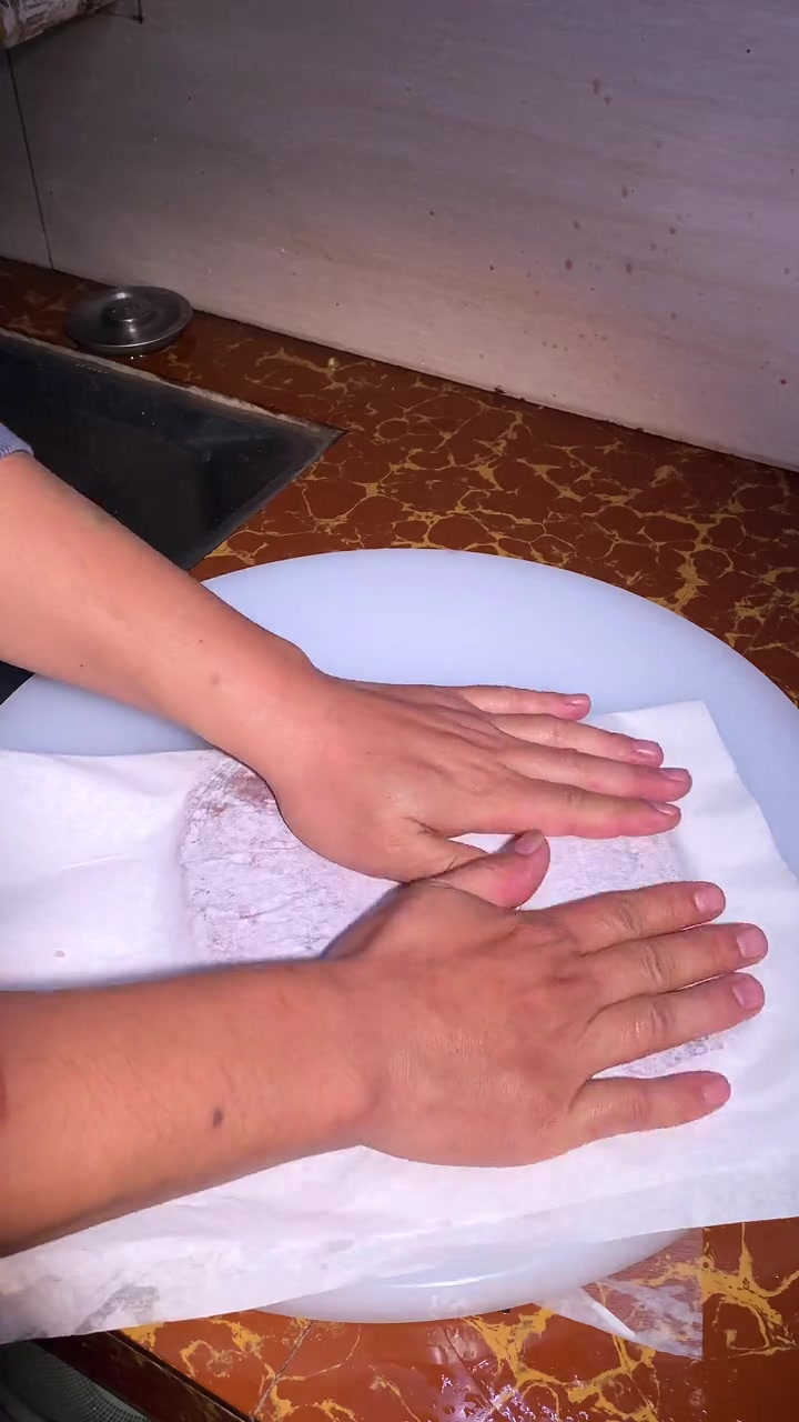 池塘边捡3斤大罗非，做广西生鱼片，肉质超赞