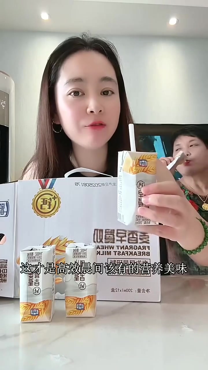 冬天烤火桌摆!忠厚高钙麦香早餐奶热乎喝,家人围坐分着捧,麦香飘满屋,暖身又补钙 忠厚高钙麦