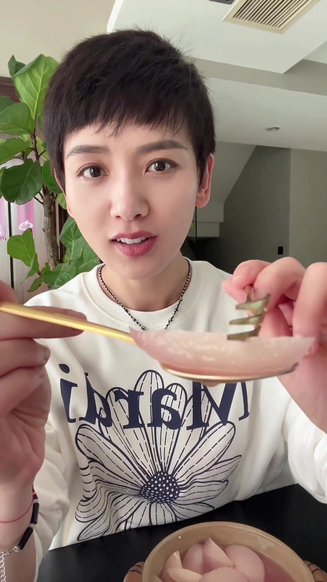 秋天吃蒸桃子超养人！女生养颜必看秋日美食