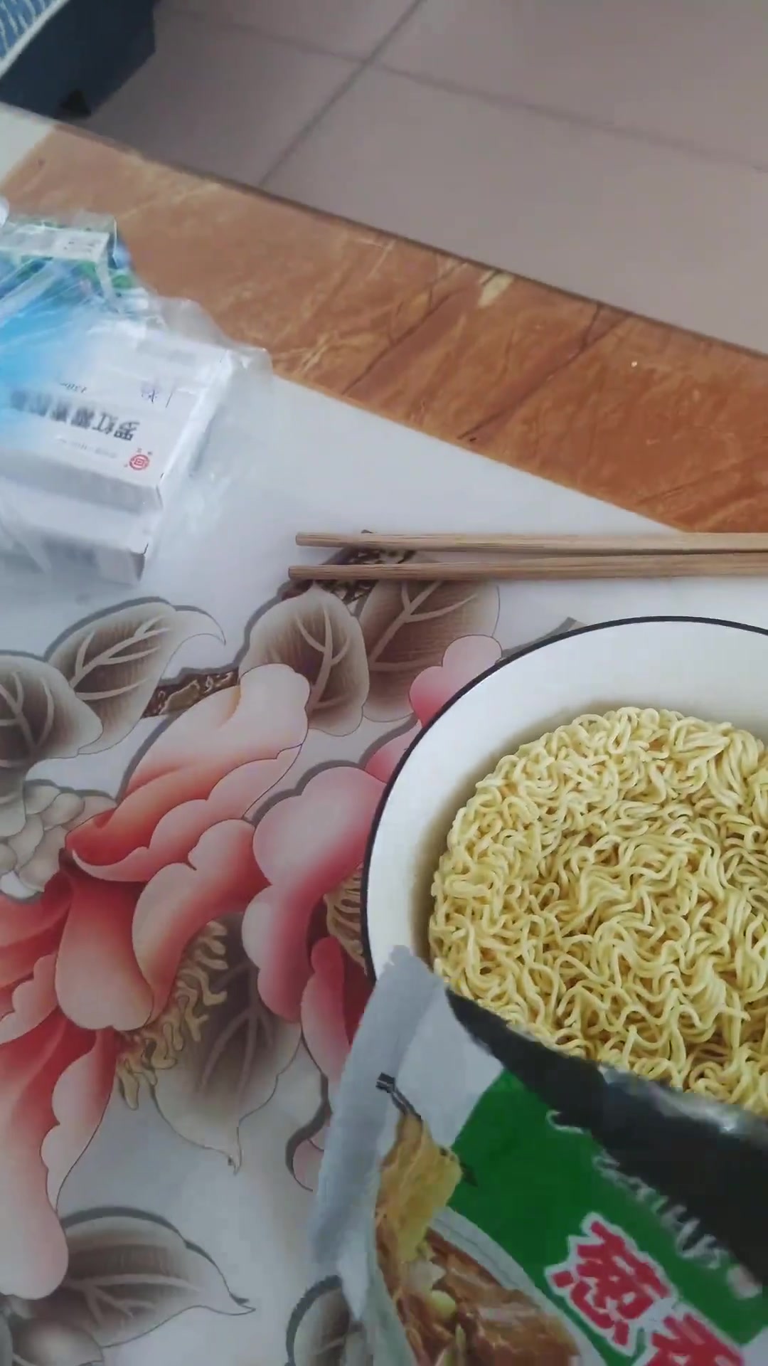 今日品尝葱香排骨面，味道超香
