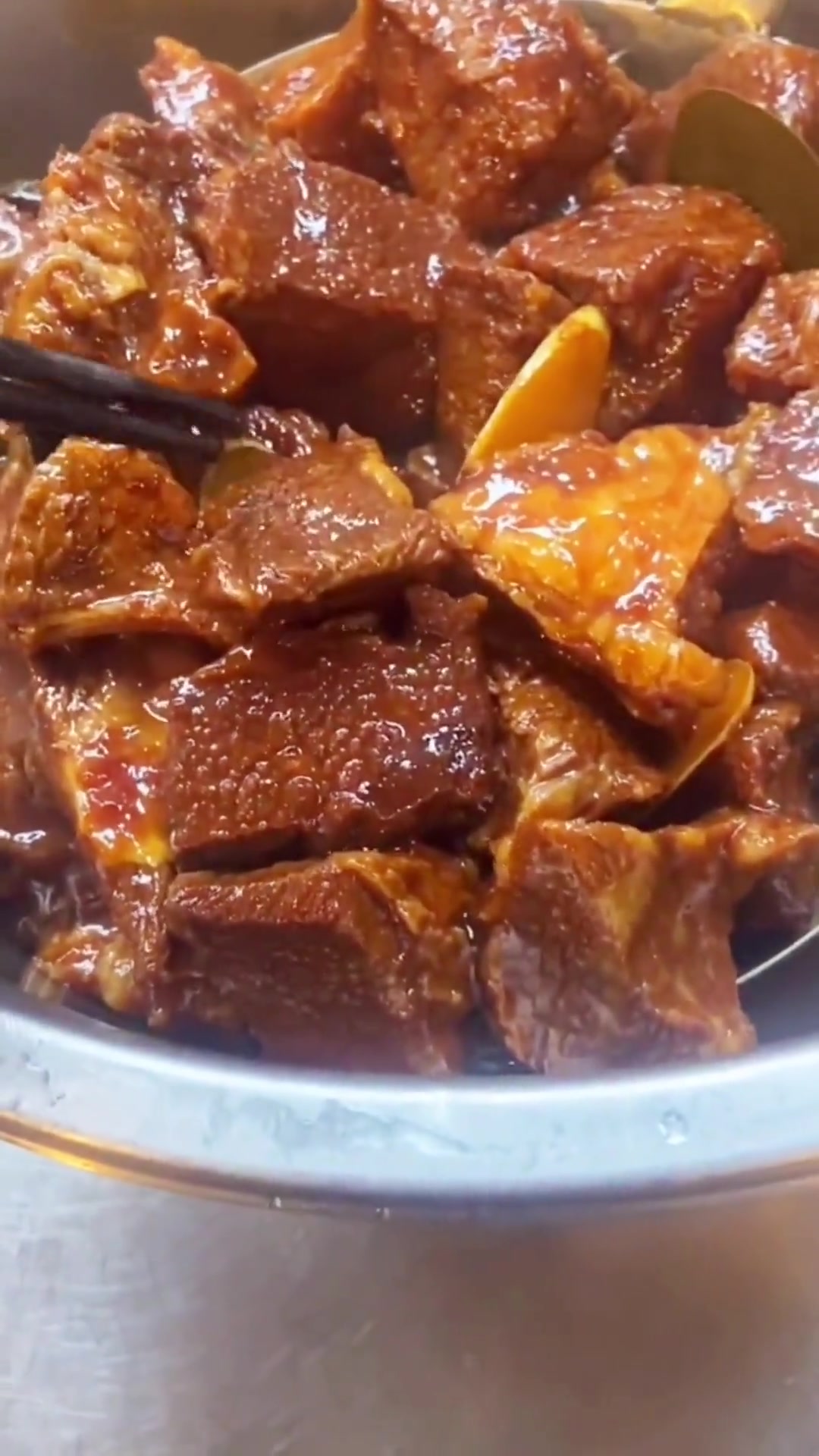 文火牛肉制作:雪花牛肉5斤及多种调料用量