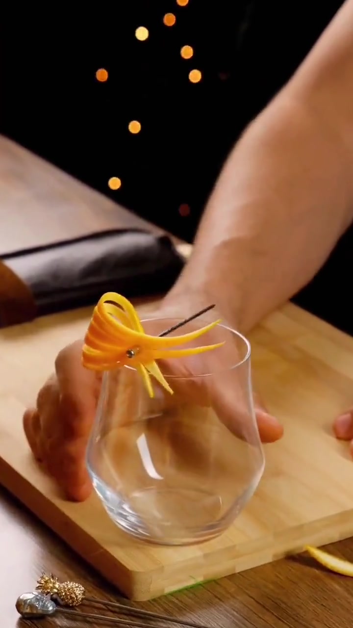 圣诞款鸡尾酒:橙皮装饰,Merry Christmas!