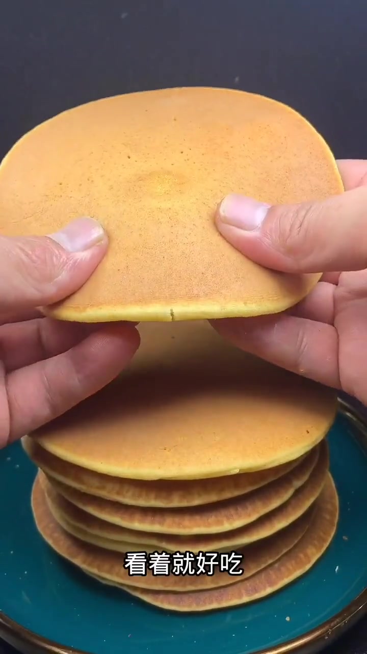 动手做松软玉米小饼，美味轻松get！