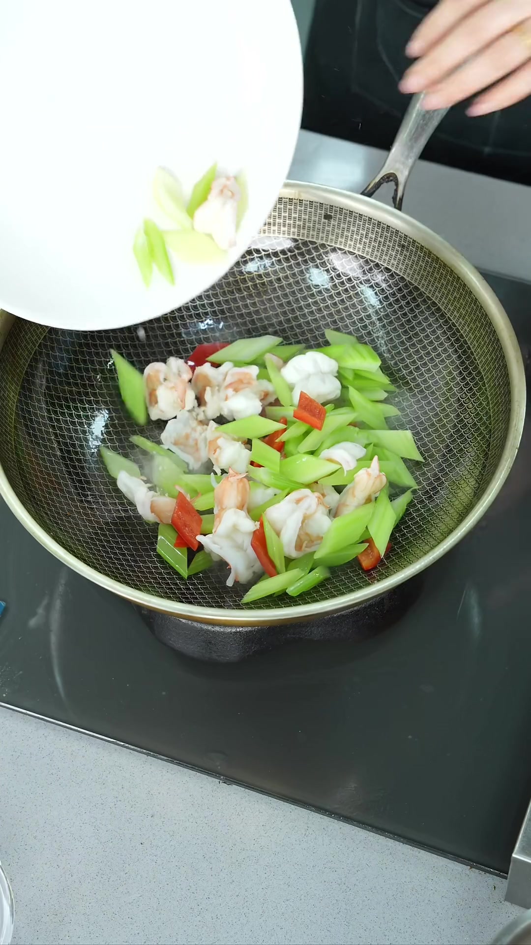 家常小炒腰果虾仁炒西芹,美味又简单