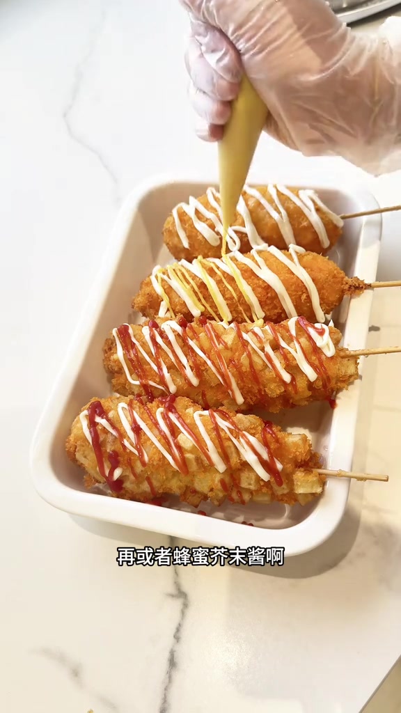一块鸡胸肉就能搞定校门口热门摆摊小吃,炸鸡柳,爆浆大鸡排!还有好吃又简单的芝士热狗棒,哈哈