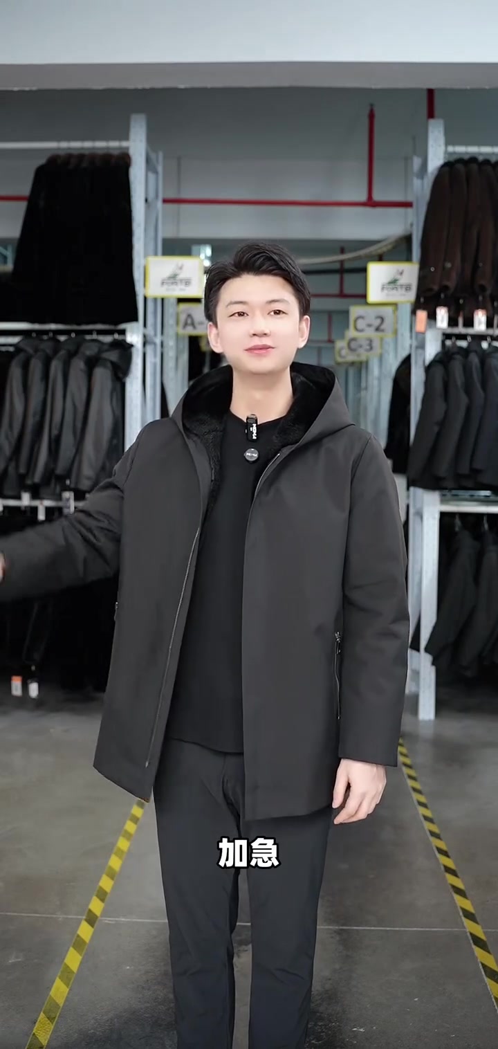 派克服选黑还是紫金？显瘦耐脏or光泽高级？选对颜色不踩雷！