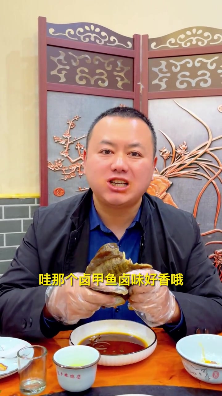 表妹请我品尝烧鸡公与甲鱼特色菜,味道真不错,很用心!