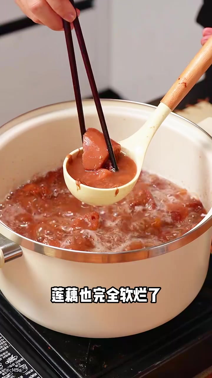 不要再用高压锅和砂锅煲汤炖肉了,现在的家庭都用这种钛金微压炖煮锅,用的放心又方便