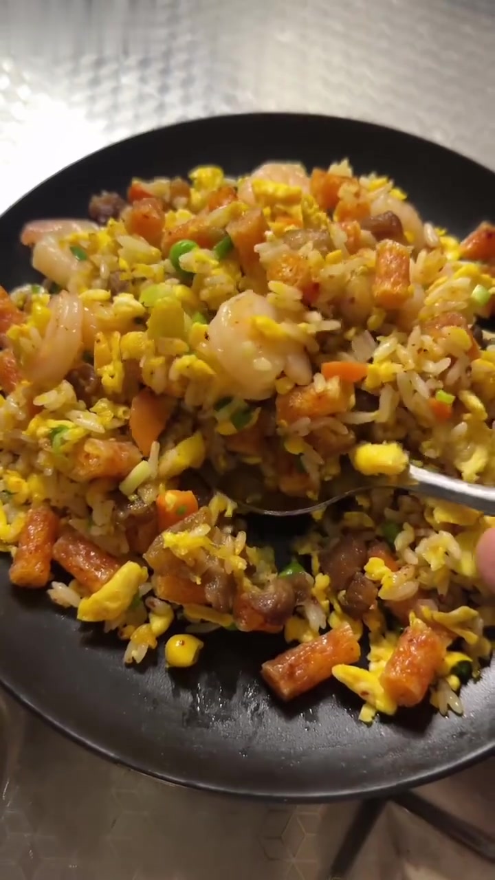 超绝辣条炒饭的做法简单又美味