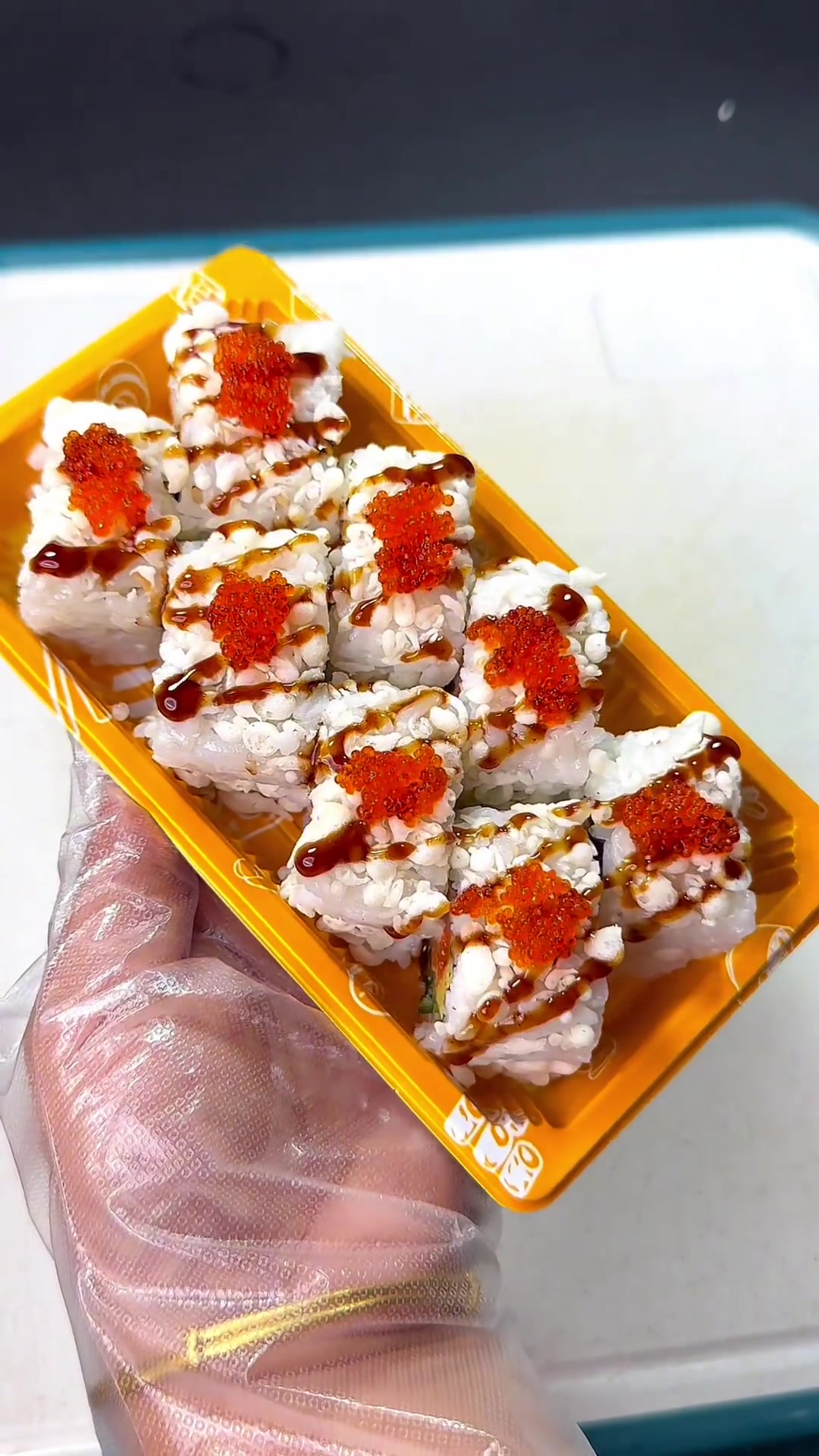 鱼籽鸡排卷寿司来啦!