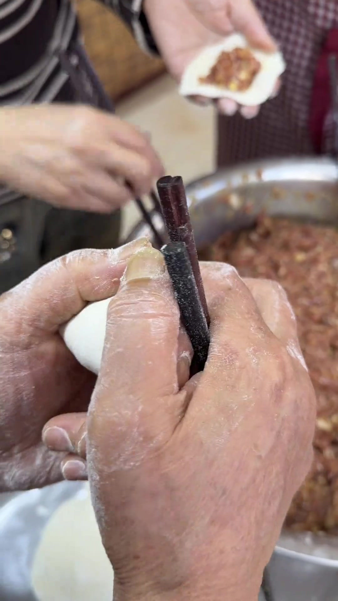 带你们看看我们是如何包冻饺子的