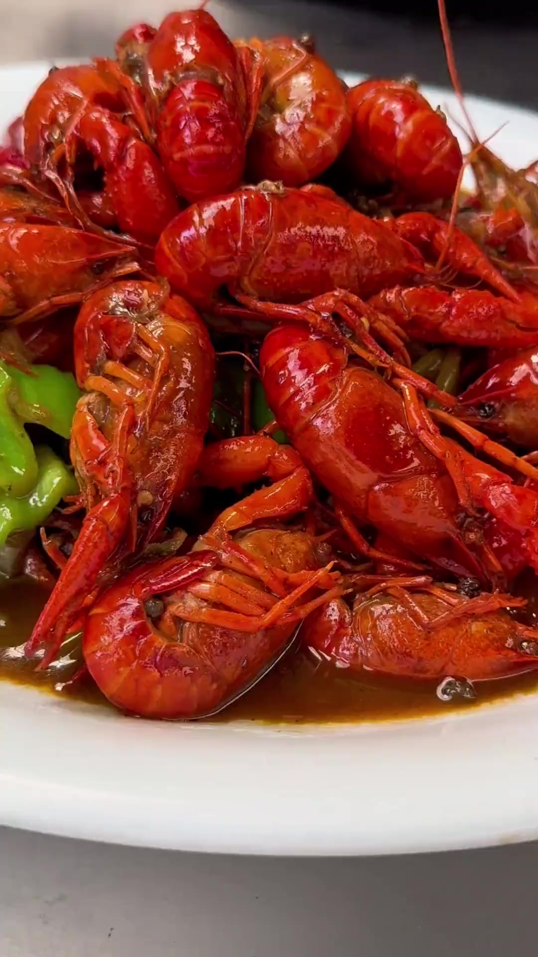 家常麻辣小龙虾,焖半小时才够味!