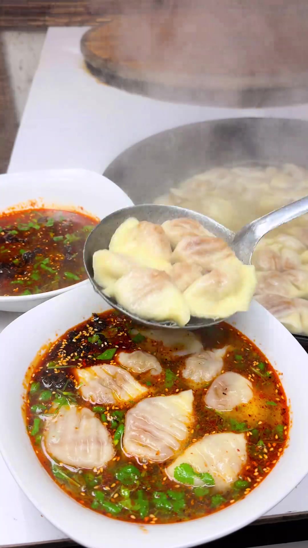 这样做出来的猪肉芹菜香菇馅儿饺子，鲜嫩又多汁儿，好吃的很