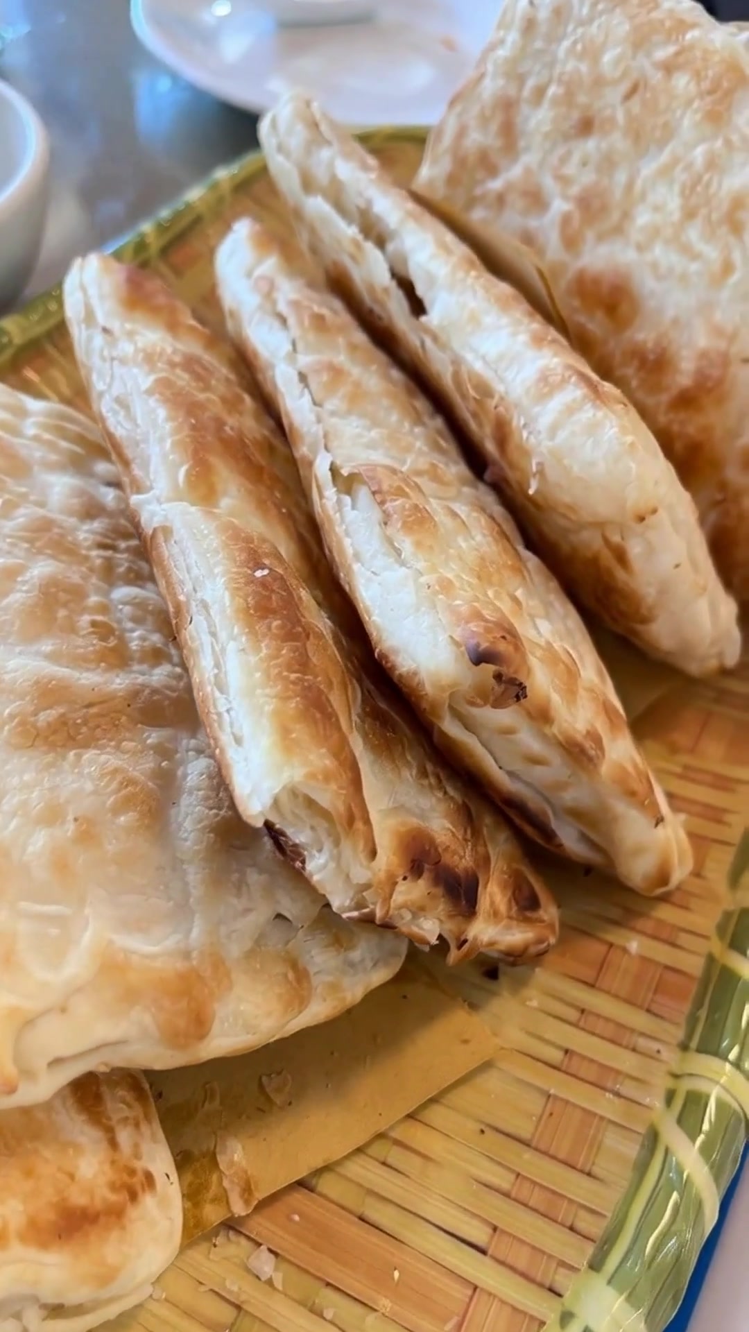 河间驴肉火烧:一口穿越百年的温暖,冬日必尝!