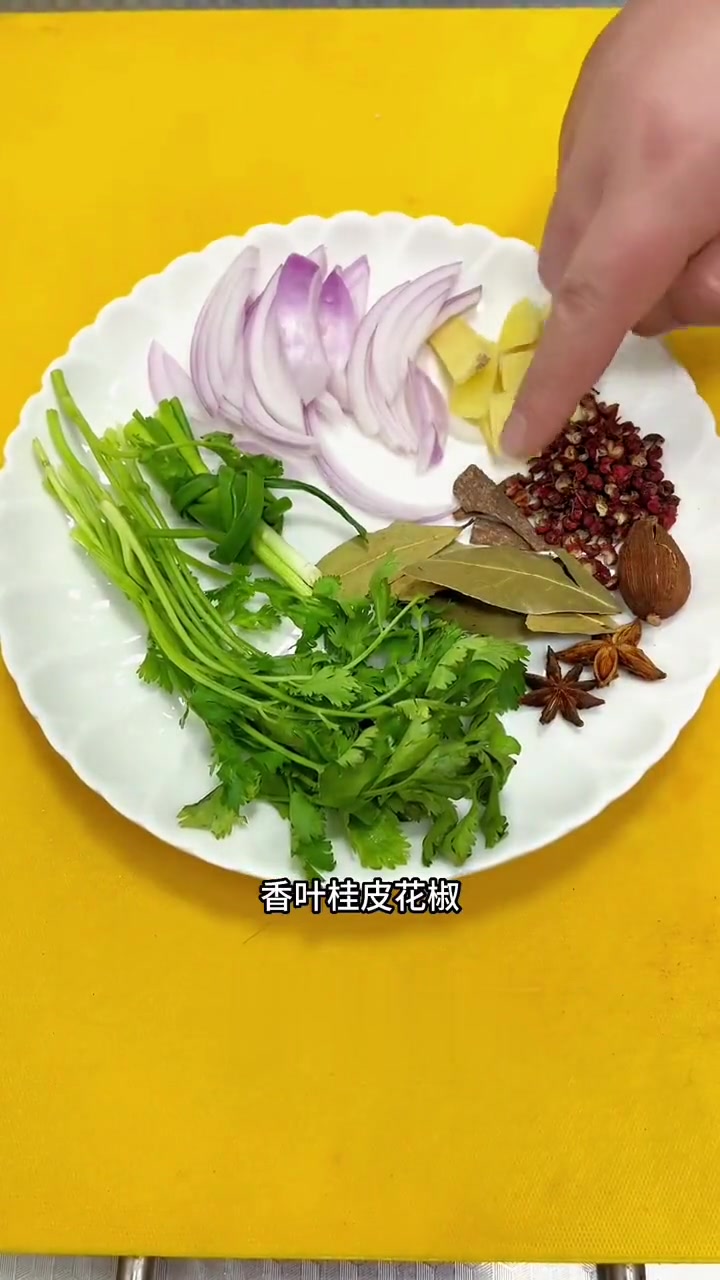 想吃麻辣条别买啦!在家自制,简单又好吃!