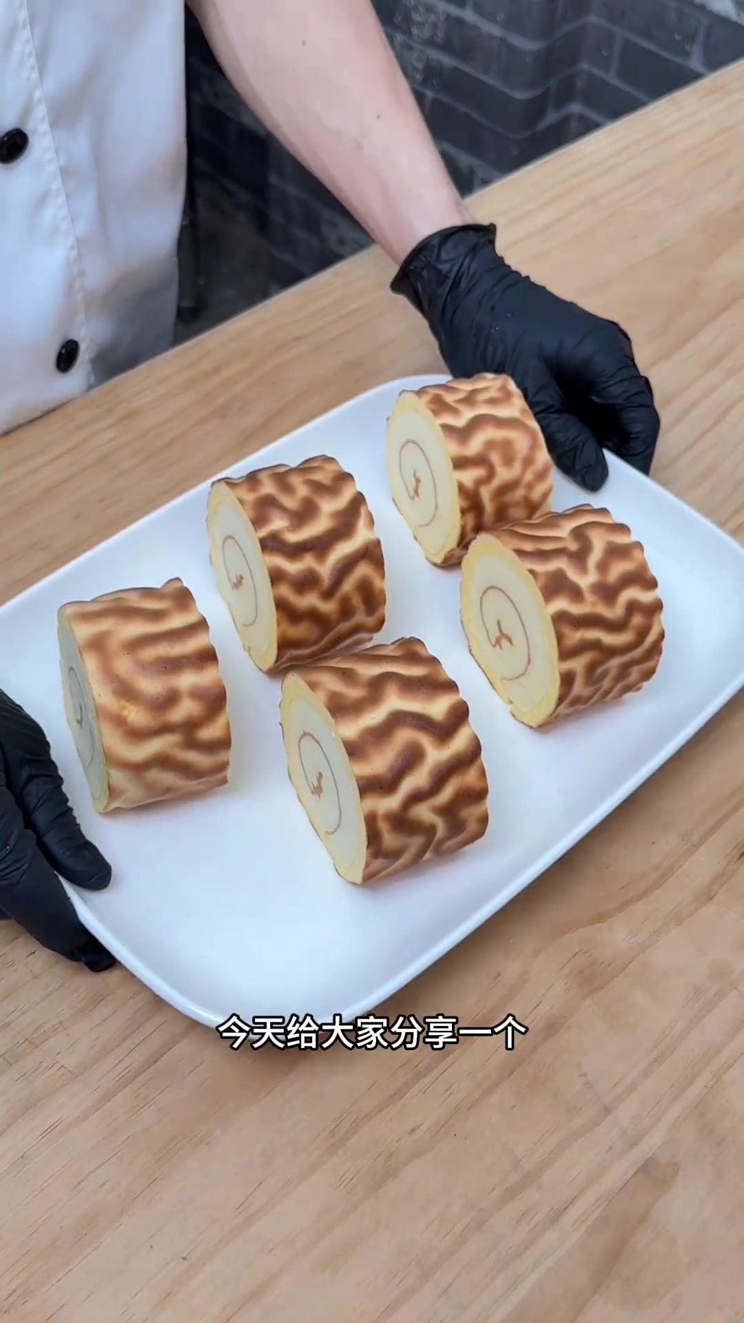 虎皮蛋糕卷零失败不开裂，俩技巧保姆级教程