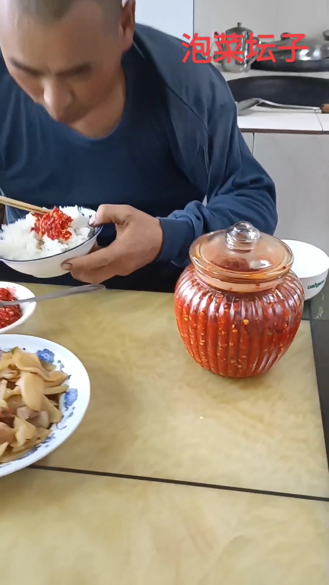 还好昨天又做三瓶泡菜,吃太快,泡菜坛子三件套干净卫生