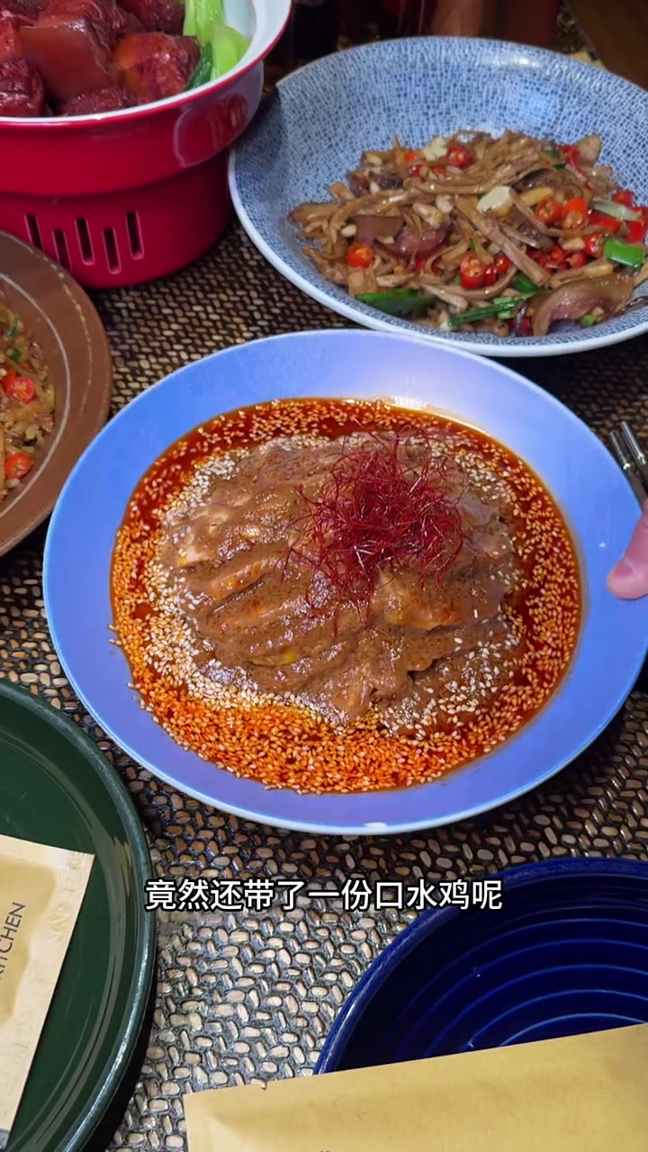 隐厨99竟然能吃4个硬菜