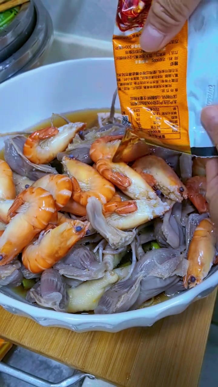 无锡夏季糟菜:大头虾配毛豆子鸭胗凤爪鸭舌冰凉美味