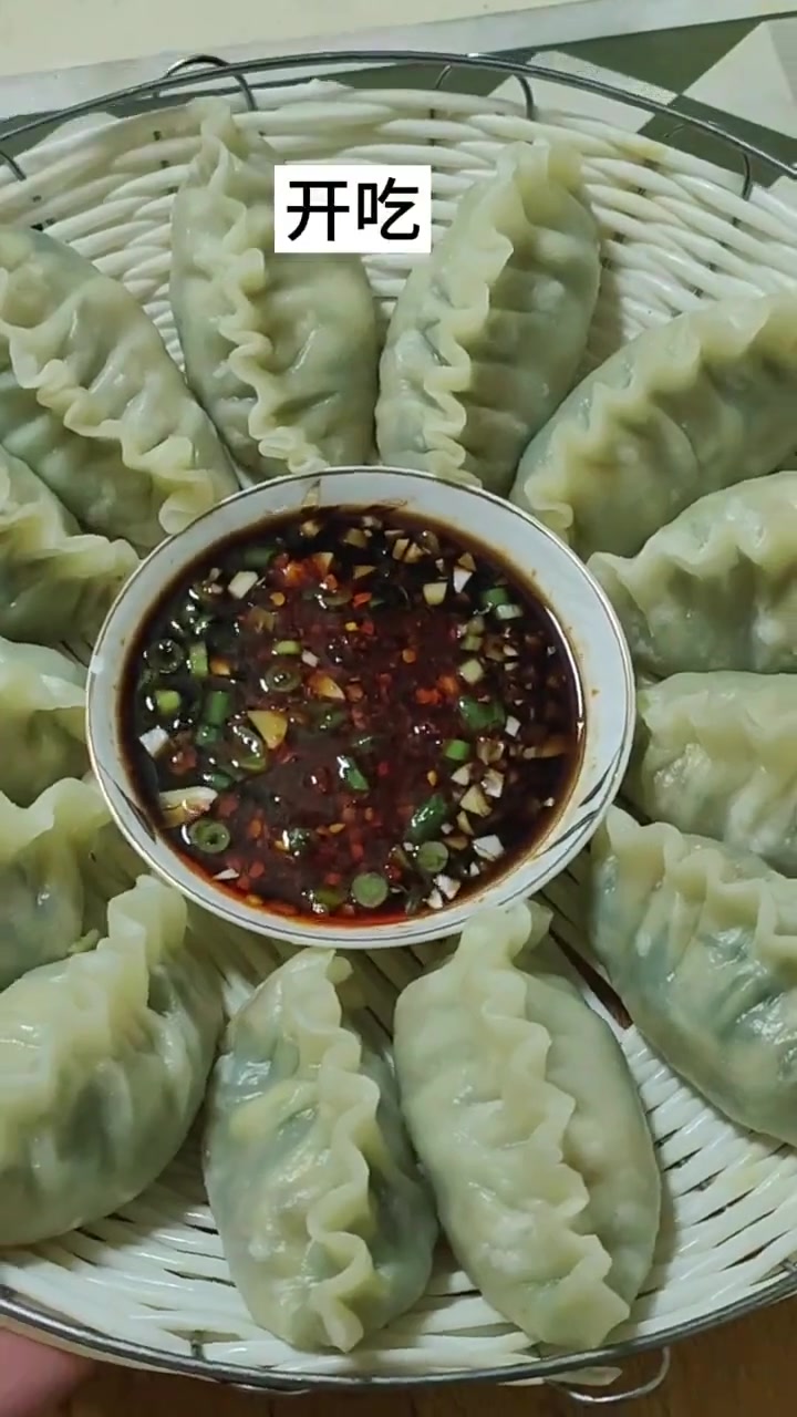 小白菜蒸饺,不知道小白菜咋样好吃的可以试着拌馅包饺子,超级好吃!