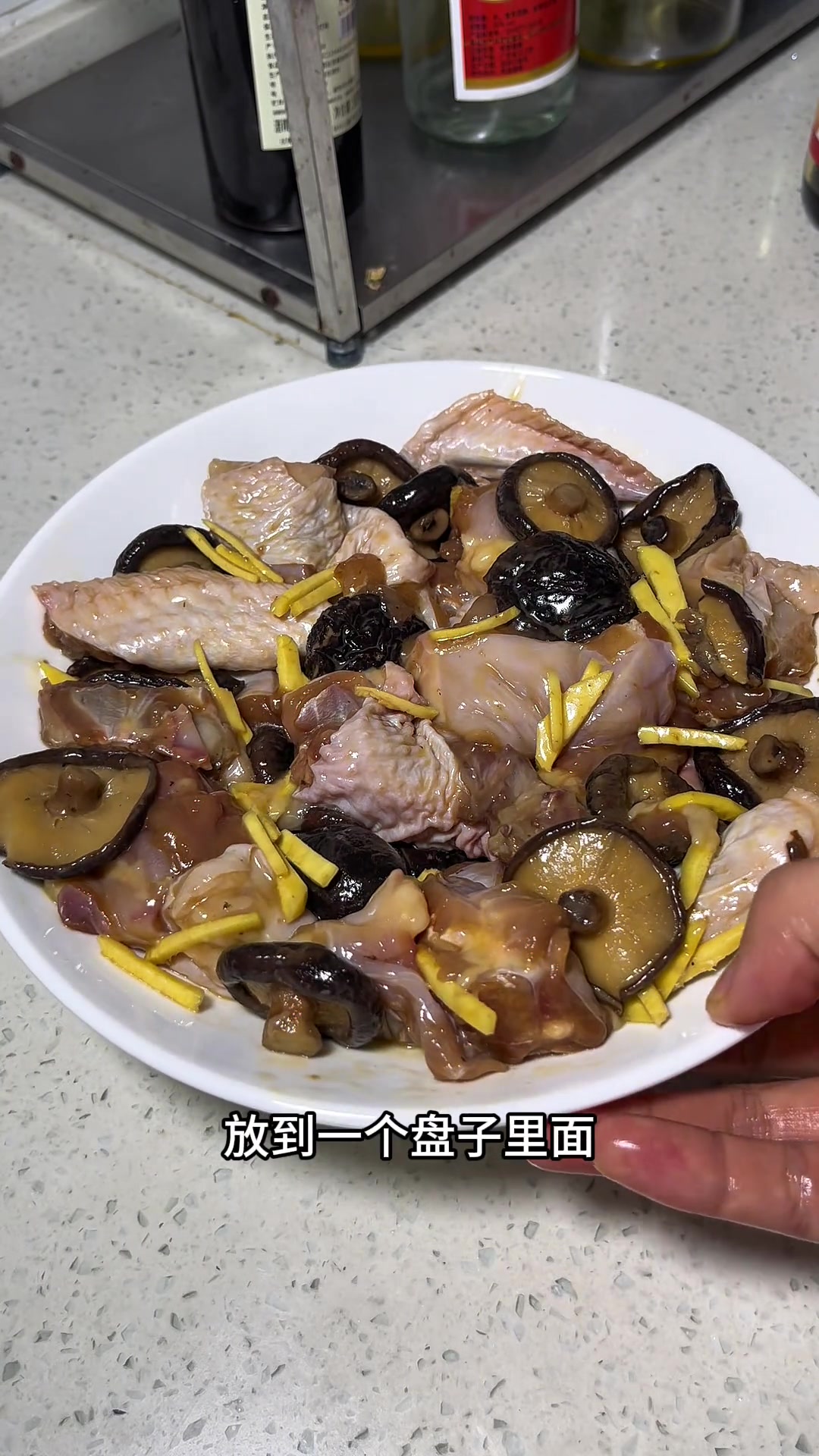 超简单香菇滑鸡做法，小糖人也能做！