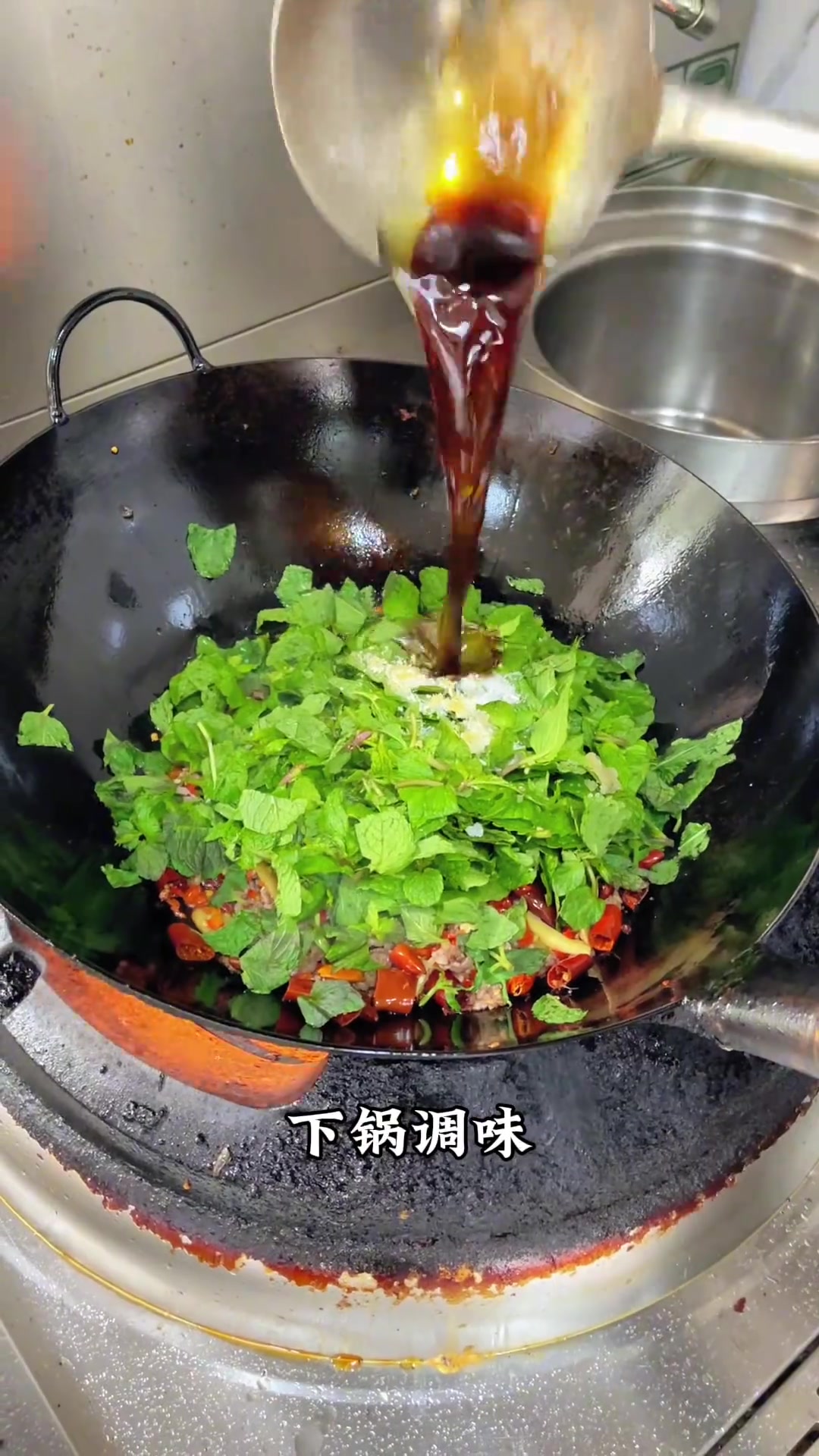 特色云南炒菜教学之特色薄荷小炒黄牛肉!牛肉鲜嫩,麻辣鲜香,简直就是下饭神菜!