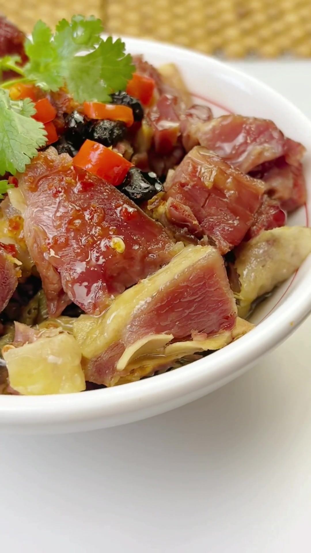 干蒸腊鸭腊鸭这样做不咸，口味独特，香辣爽口，里面包含腊味去盐技巧！