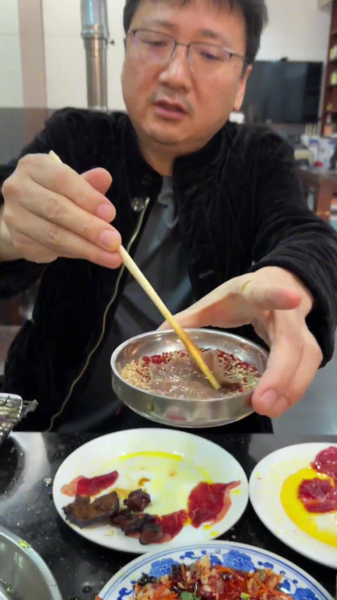 沈阳超贵烤牛肉70一盘仅七八片，竟是开45年老店