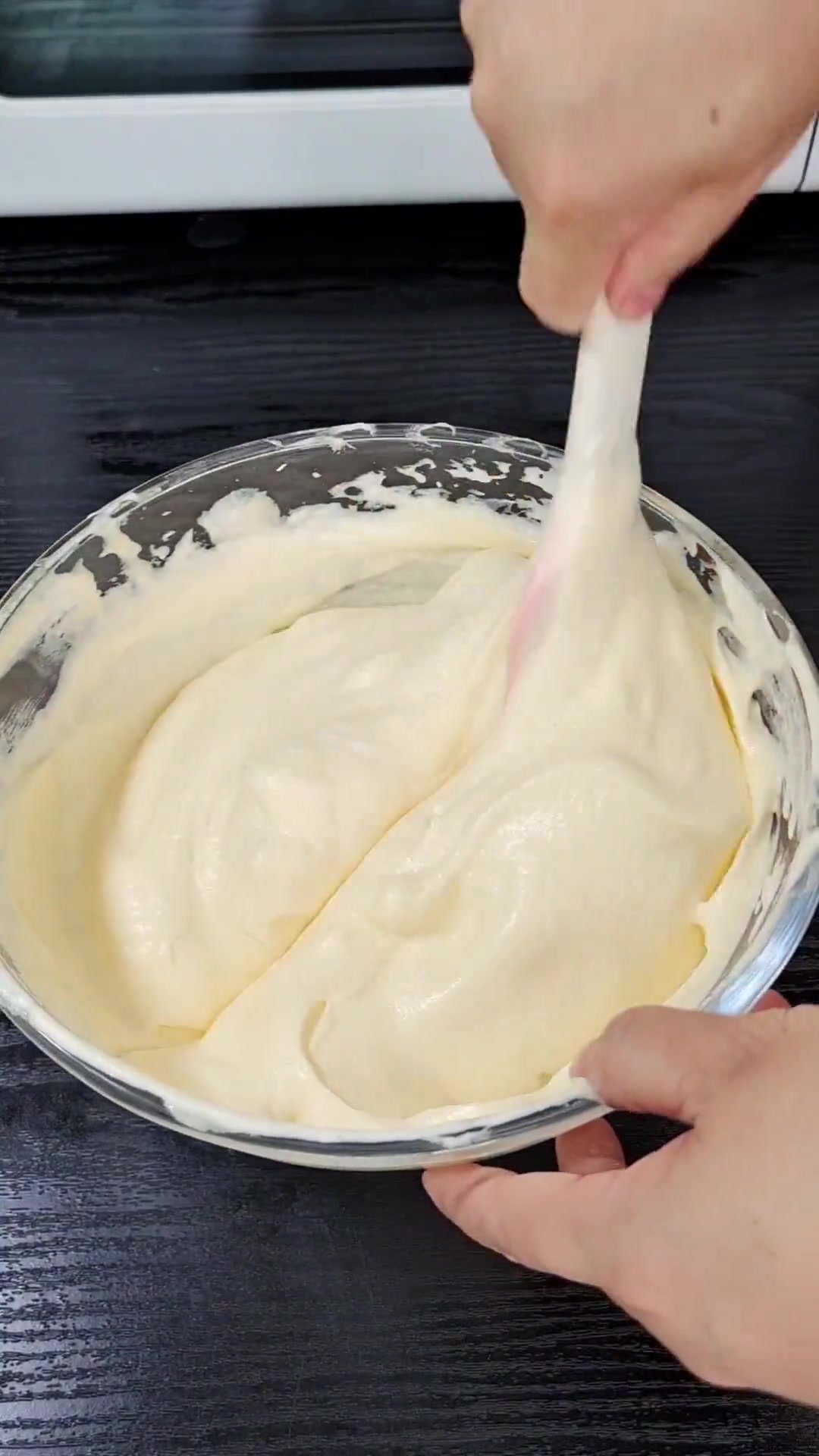 小朋友心心念念的纸杯蛋糕，安排上了，不塌腰不开裂，详细做法分享一下