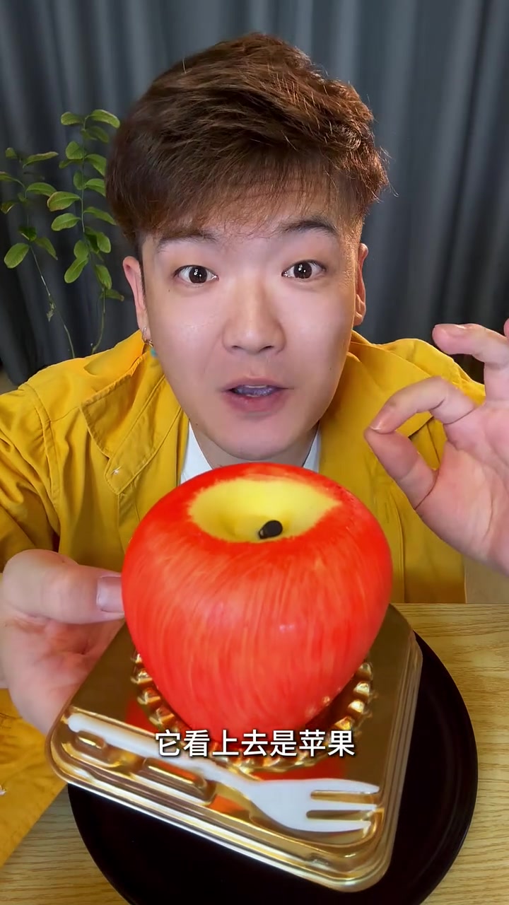 圣诞限定平安果，奶油苹果慕斯做的平安果！太好吃了吧！