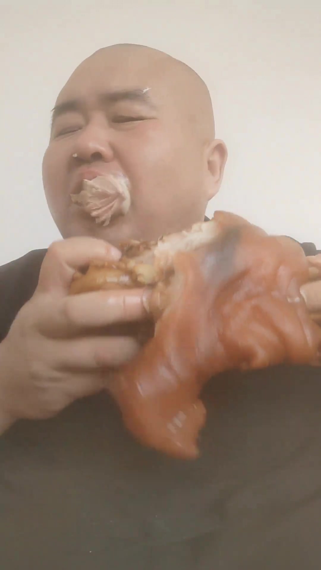 抽烟喝酒吃肥肉能长寿?这说法太离谱!