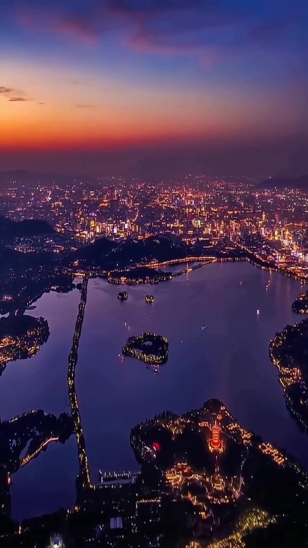 杭州西湖夜景惊艳,晚霞烧出天际线,美到窒息!