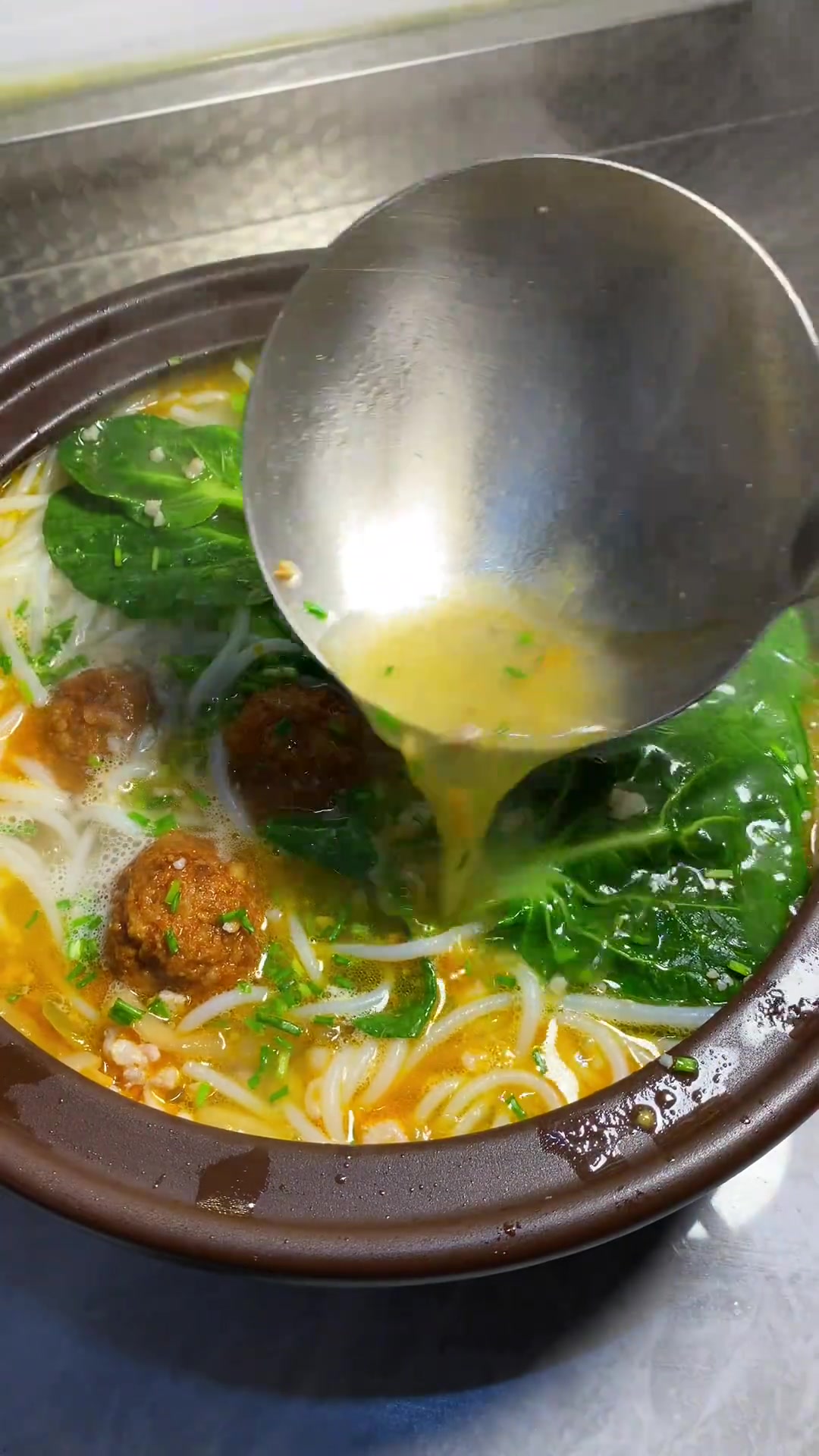 冬季暖胃青菜肉末榨菜肉丸米粉十分钟搞定暖心又美味