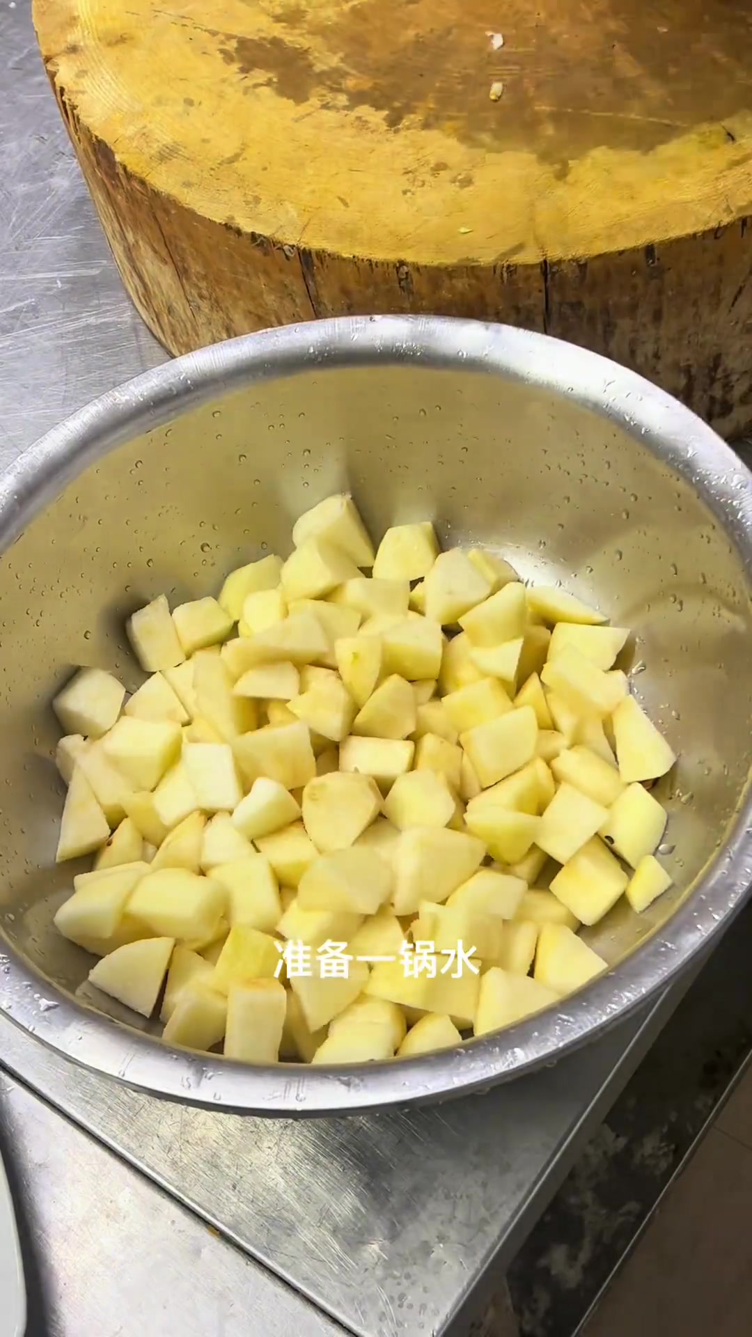 止咳化痰的冰糖雪梨汤，做法超简单
