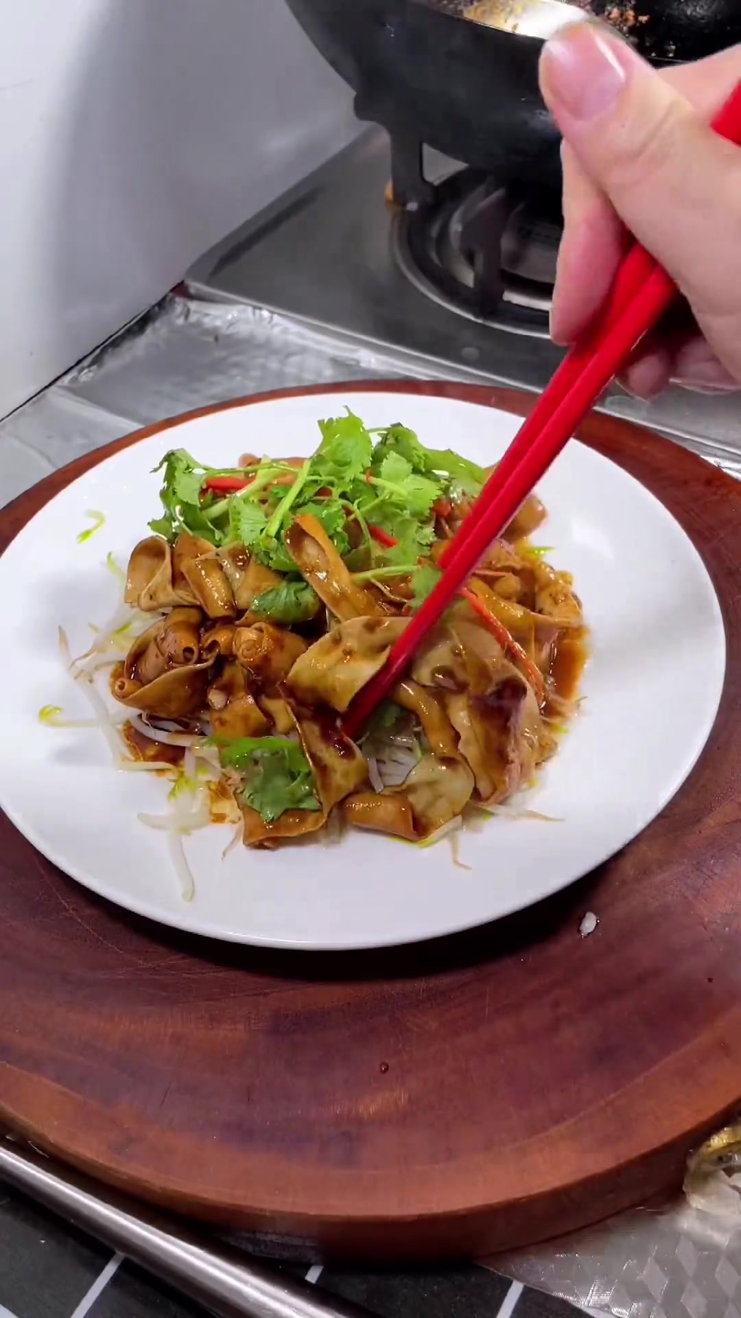 这两条鹅肠加了芥末后,回味十足