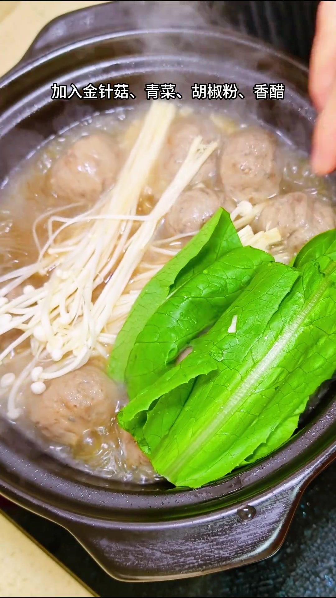 天冷了就馋这口红薯粉煮牛肉丸,红薯粉的爽滑加牛肉丸的Q弹,暖乎乎一碗下肚,所有的疲惫都没了