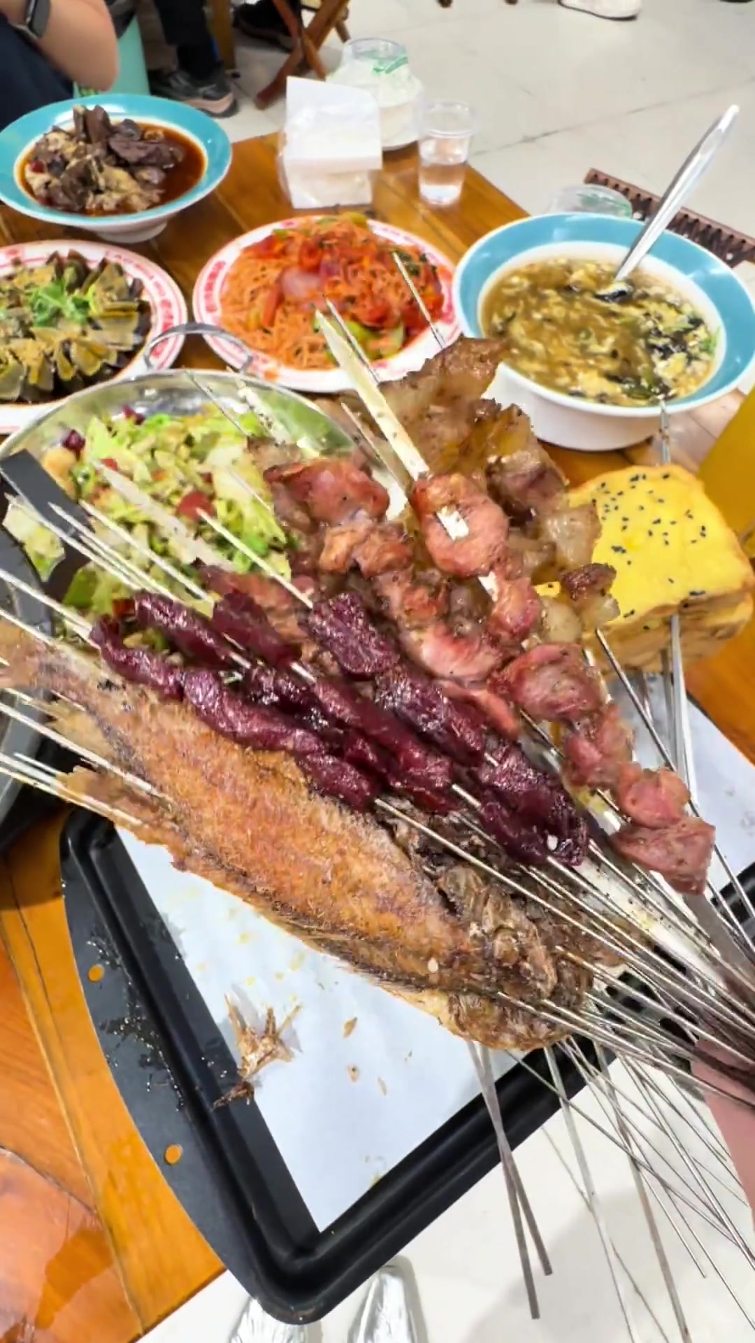 超棒的烧烤!场面超壮观!
