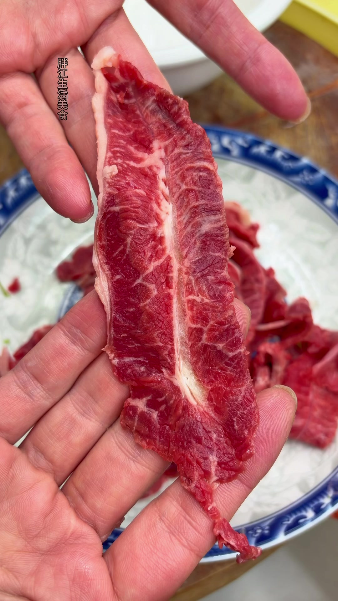 酸笋炒牛肉：嫩滑牛肉搭配酸笋开胃